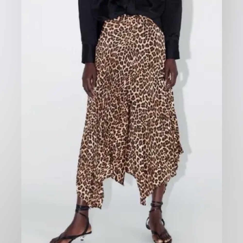 ZARA Leopard Print Pleated Skirt